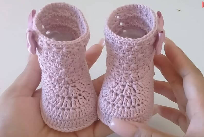 Baby booties in Jasmine Crochet stitch